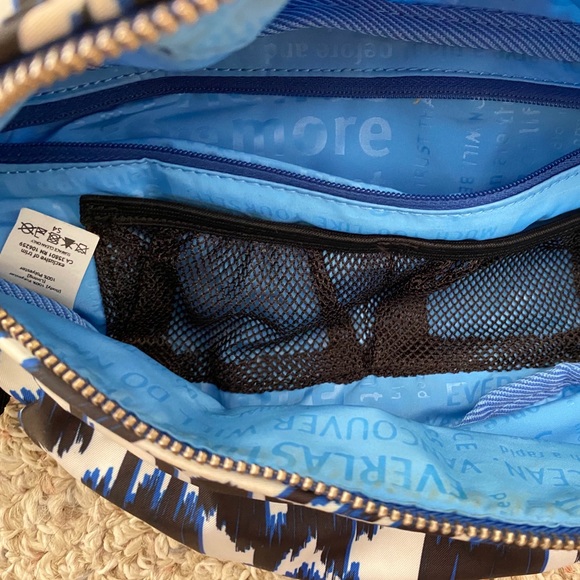 Lululemon “On Your Bum Bag” Waist pouch bag/ Yoga - Picture 6 of 7